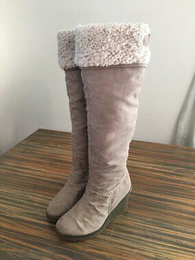 [le chateau] Beige Faux Suede Wedge Heel Winter Boots | US 7 / EU 37 | Good